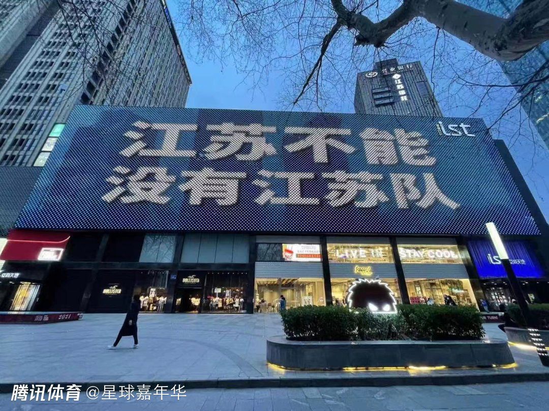 而如LIFE俱乐部作为首旅如家酒店集团旗下的会员俱乐部,在今年4月完成焕新升级,围绕尊享酒店权益、精彩跨界权益、多元化本地生活和精准圈层运营等板块做了全新的定义和升级,致力于为会员提供“酒店+”的新价值,成为会员美好生活方式的引导者